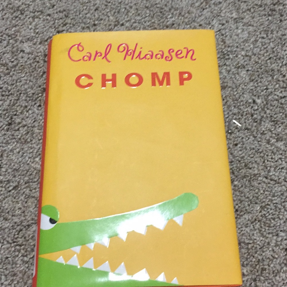 Chomp by Carl hiaasen